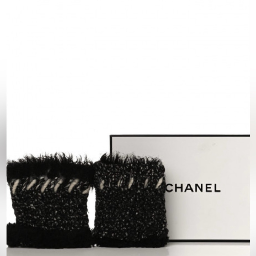 CHANEL tweed fingerless gloves